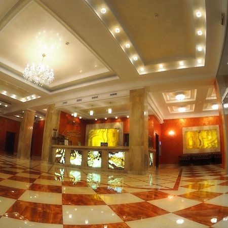 Hotel Mir Rivne Buitenkant foto
