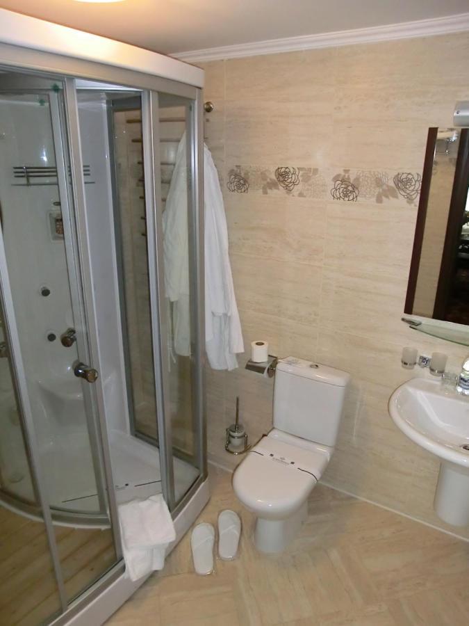 Hotel Mir Rivne Buitenkant foto