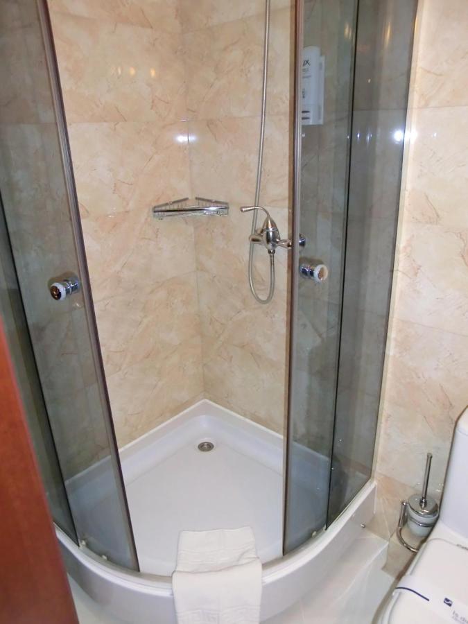 Hotel Mir Rivne Buitenkant foto