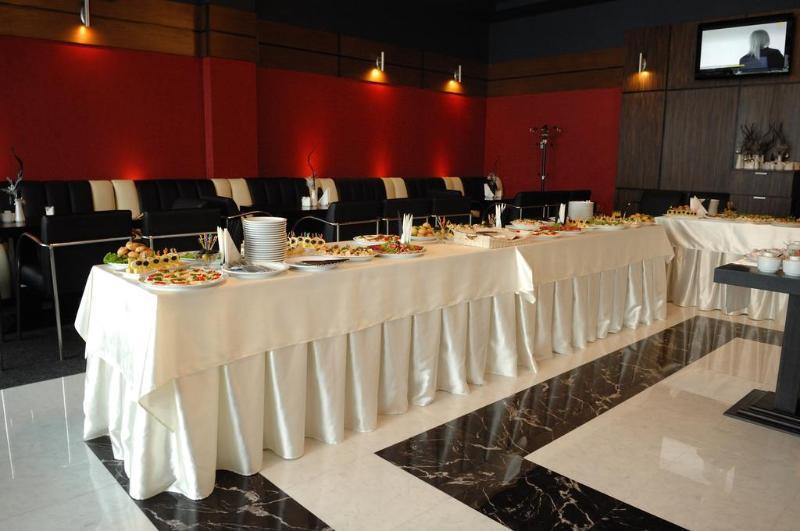 Hotel Mir Rivne Buitenkant foto