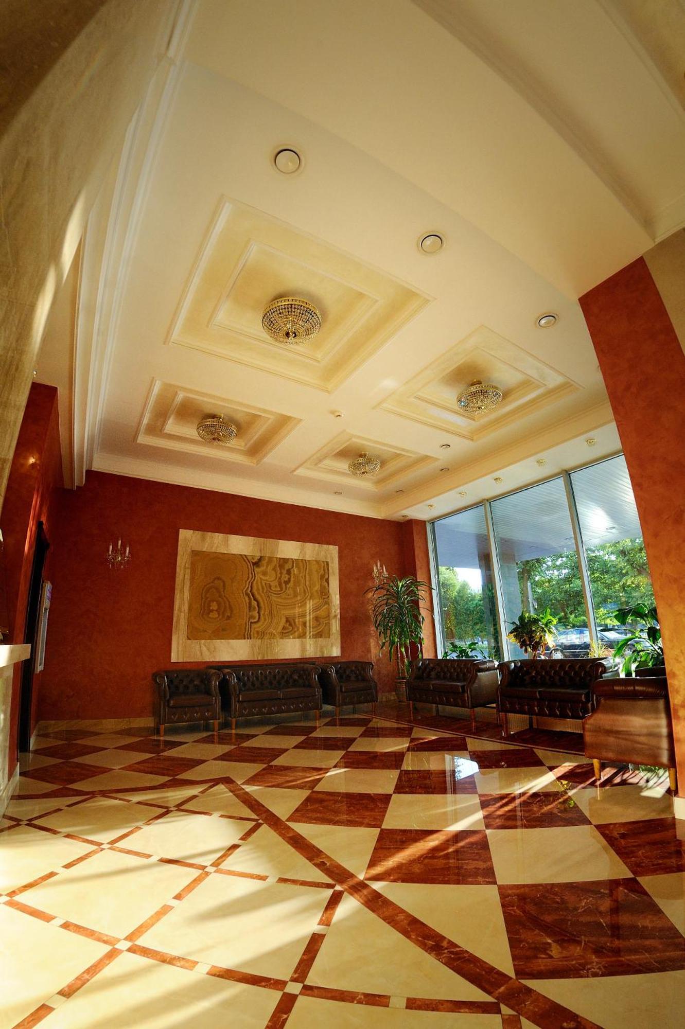 Hotel Mir Rivne Buitenkant foto