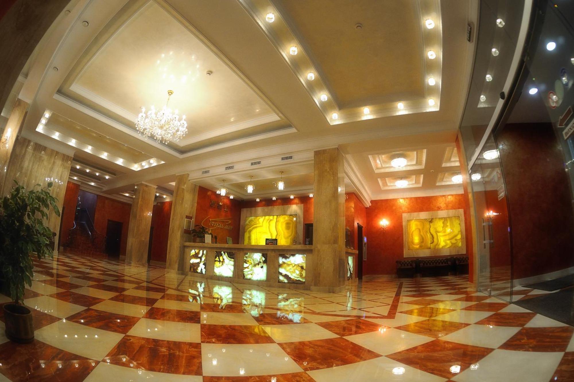 Hotel Mir Rivne Buitenkant foto