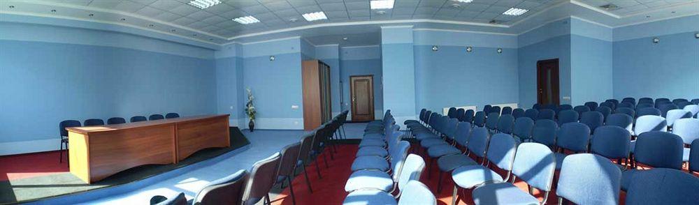 Hotel Mir Rivne Buitenkant foto
