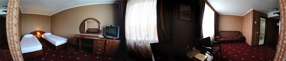 Hotel Mir Rivne Buitenkant foto