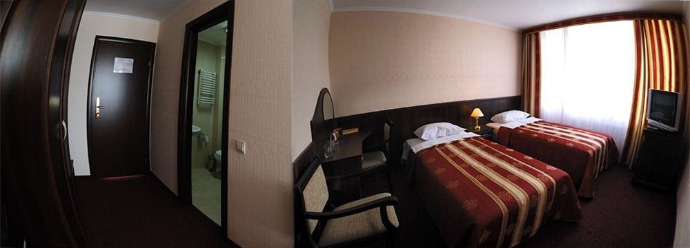 Hotel Mir Rivne Buitenkant foto