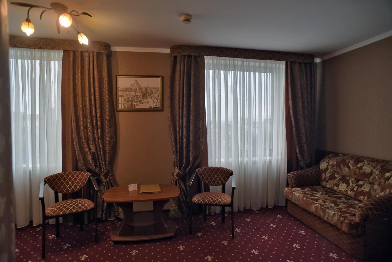 Hotel Mir Rivne Buitenkant foto