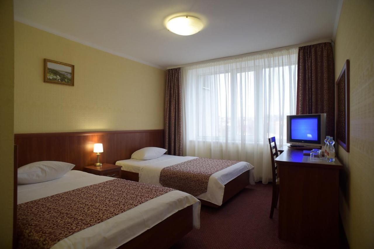 Hotel Mir Rivne Buitenkant foto