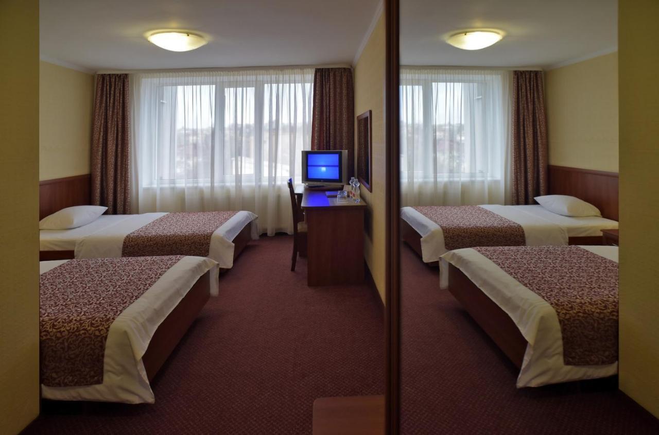 Hotel Mir Rivne Buitenkant foto